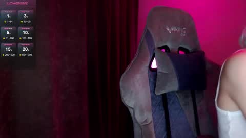 Snapshot of hey_nora_ chatting on 09.22.25  Nora  online show from 09.22.25