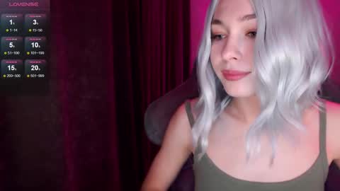 Snapshot of hey_nora_ chatting on 10.09.25  Nora  online show from 10.09.25