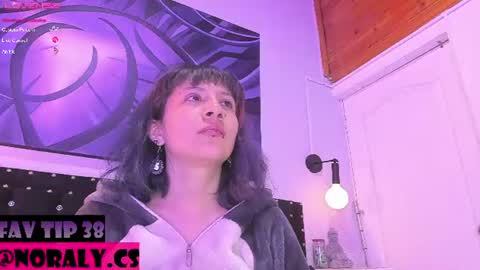 Snapshot of hey_noraly chatting on 06.14.26 Noraly online show from 06.14.26