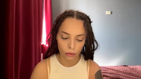 Snapshot of heyvibeee chatting on 10.22.25 Gina online show from 10.22.25