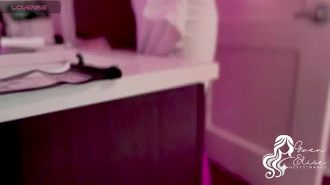 Gwen Elise online show from 11.06.25