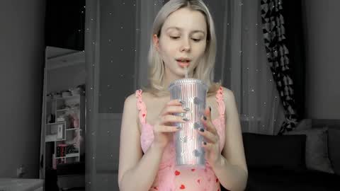 Snapshot of hi_popsy chatting on 12.01.25 Popsy Risha online show from 12.01.25