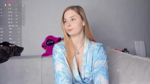 Snapshot of hidden_charm chatting on 02.22.26 Elizabeth online show from 02.22.26