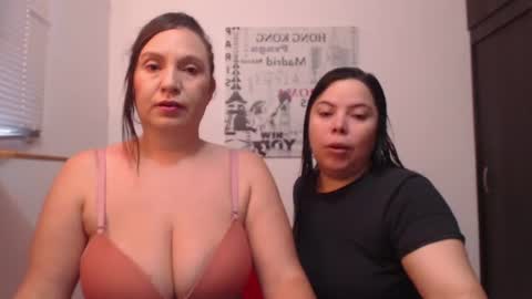 Snapshot of hidden_tinna chatting on 07.24.26 Tinna online show from 07.24.26