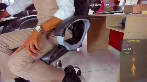 Snapshot of hiddenoffice chatting on 12.27.24 George online show from 12.27.24