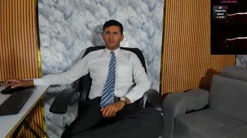 Snapshot of hiddenoffice chatting on 09.11.25 George online show from 09.11.25