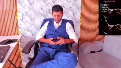 Snapshot of hiddenoffice chatting on 09.16.25 George online show from 09.16.25