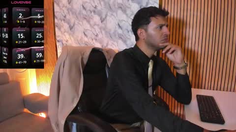 Snapshot of hiddenoffice chatting on 10.10.25 George online show from 10.10.25