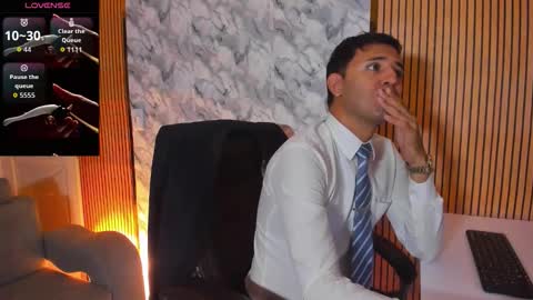 Snapshot of hiddenoffice chatting on 10.12.25 George online show from 10.12.25