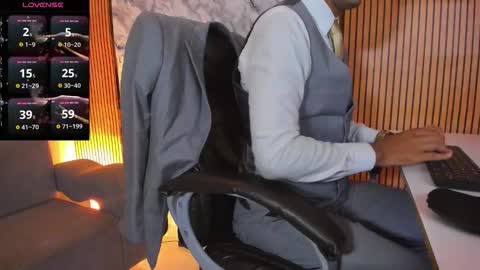 Snapshot of hiddenoffice chatting on 10.15.25 George online show from 10.15.25