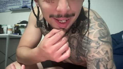 hihello300 online show from 11.24.25