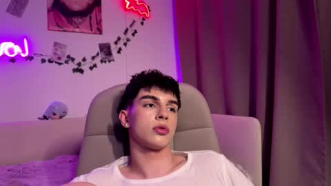 Snapshot of hiidear chatting on 02.26.26 twinkvadusha online show from 02.26.26