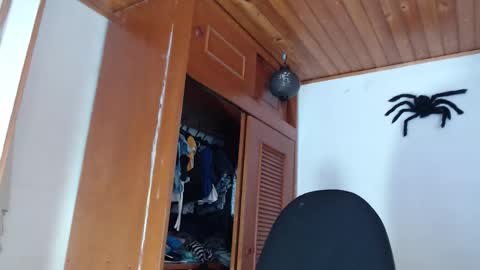 hilaril18 online show from 11.03.25