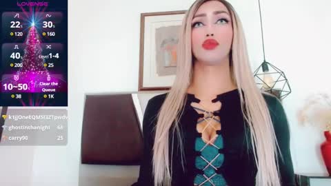 Snapshot of hilary_avilan chatting on 12.06.24 Hilary Avilan online show from 12.06.24