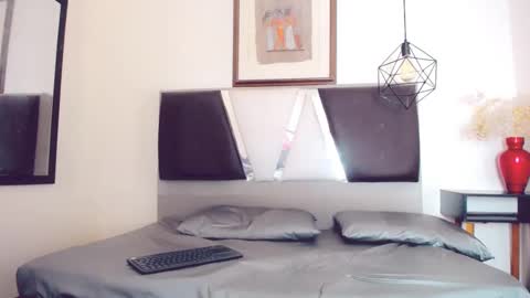Snapshot of hilary_avilan chatting on 01.16.25 Hilary Avilan online show from 01.16.25