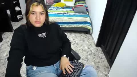 Snapshot of hilary_eva chatting on 02.25.25 lia online show from 02.25.25