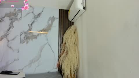 Hilary Thomsom online show from 02.17.26