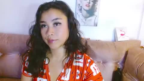 Snapshot of hinataleecs chatting on 01.08.25 hinata lee online show from 01.08.25