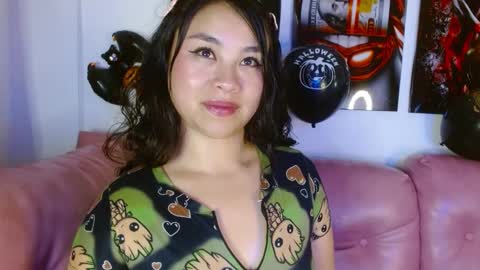 Snapshot of hinataleecs chatting on 10.10.25 hinata lee online show from 10.10.25