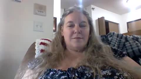 Snapshot of hippysnewhere chatting on 05.16.26 hippysnewhere online show from 05.16.26