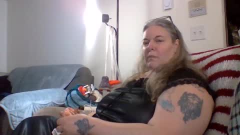 Snapshot of hippysnewhere chatting on 05.18.26 hippysnewhere online show from 05.18.26