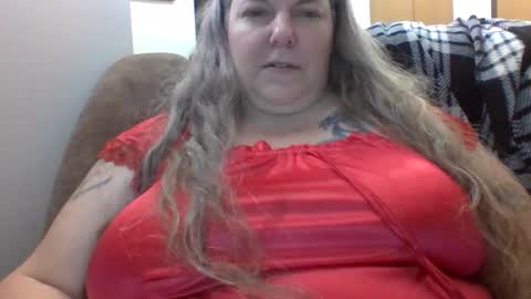 Snapshot of hippysnewhere chatting on 05.27.26 hippysnewhere online show from 05.27.26