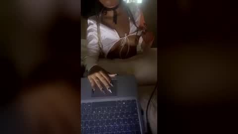Snapshot of hnyblacklili chatting on 07.26.26 hnyblacklili online show from 07.26.26