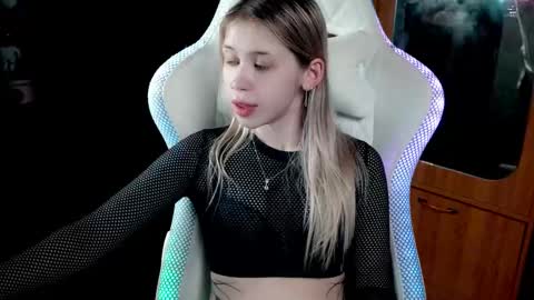 Holly online show from 12.05.25