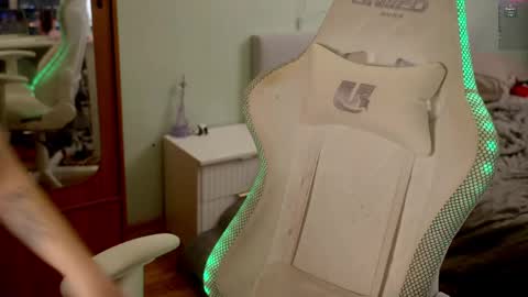 Holly online show from 04.16.26