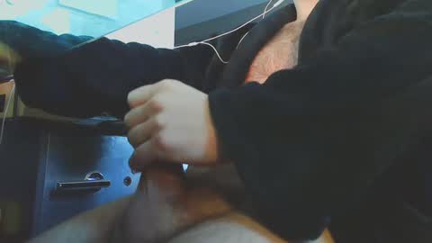 Snapshot of hockeybrad92 chatting on 02.19.25 Hairy Hockey Player 92 online show from 02.19.25