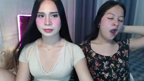 Snapshot of hoelymolly chatting on 04.17.26 hoelymolly online show from 04.17.26