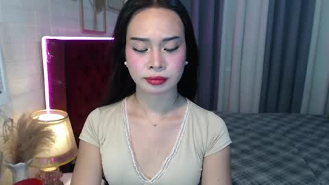 Snapshot of hoelymolly chatting on 04.21.26 hoelymolly online show from 04.21.26