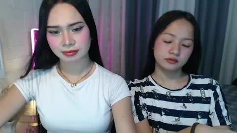 Snapshot of hoelymolly chatting on 04.25.26 hoelymolly online show from 04.25.26