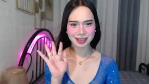 Snapshot of hoelymolly chatting on 06.15.26 hoelymolly online show from 06.15.26