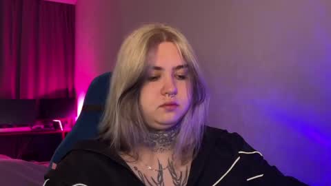 Snapshot of hoffmanite chatting on 04.05.26 hoffmanite online show from 04.05.26