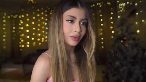 Moni Monica online show from 12.20.25