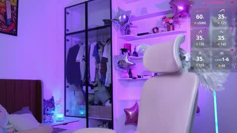 Snapshot of holliwould_ chatting on 05.27.26 Holli online show from 05.27.26