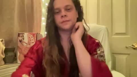 Snapshot of holly23hopefull chatting on 12.18.24 Hollys Drive threw Side Of CB. online show from 12.18.24