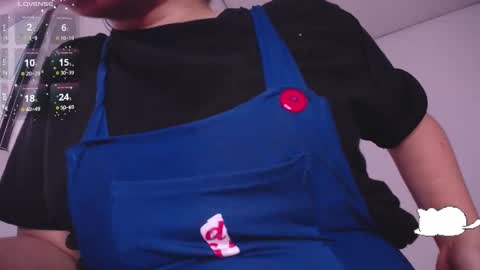 holly_16 online show from 02.04.25