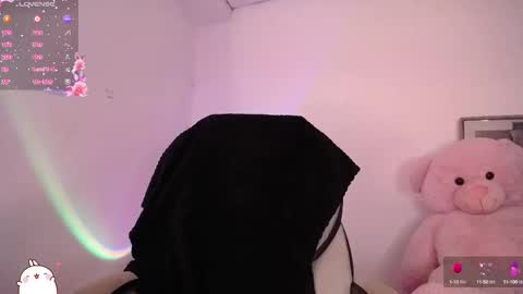 holly_16 online show from 09.12.25