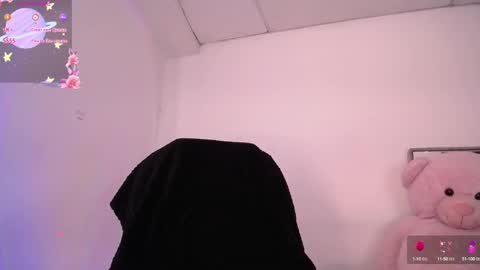 holly_16 online show from 09.17.25