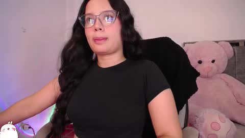 holly_16 online show from 10.06.25