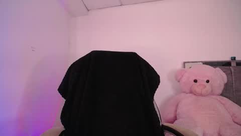 holly_16 online show from 11.09.25