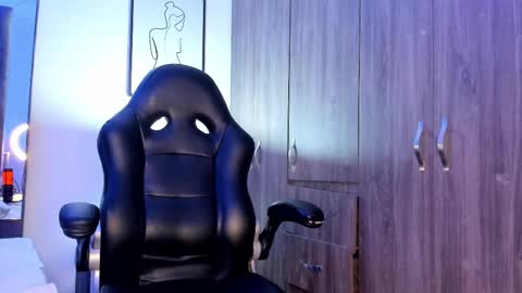 Snapshot of holly_29_m chatting on 02.17.25 Mara online show from 02.17.25