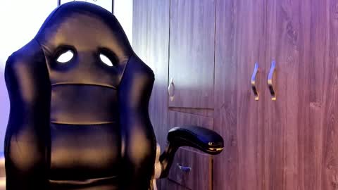 Snapshot of holly_29_m chatting on 02.21.25 Mara online show from 02.21.25