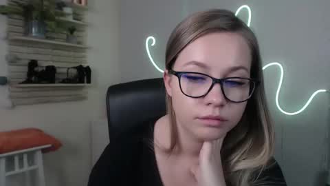 Holly online show from 12.06.24