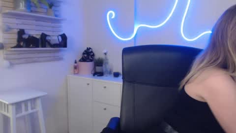 Holly online show from 01.16.25