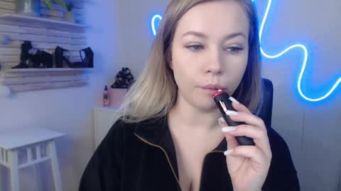 Holly online show from 01.17.25