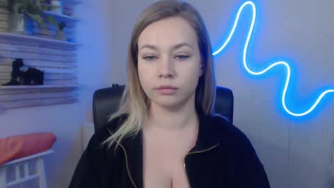 Holly online show from 01.17.25