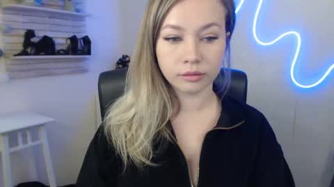 Holly online show from 01.24.25